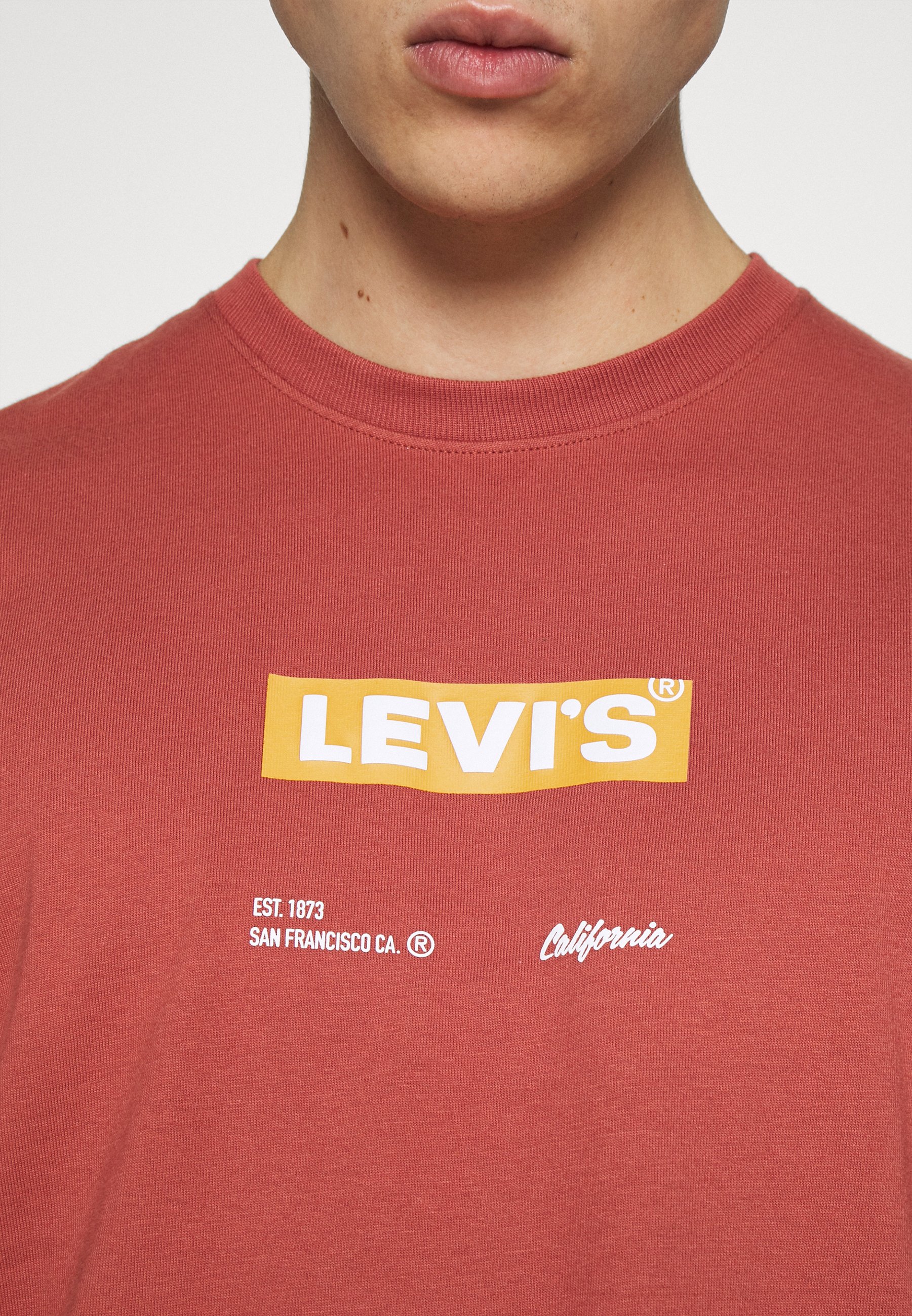 levis mustard t shirt