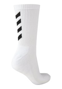 Calcetín deportivo blanco con textura acanalada, que presenta tres franjas diagonales negras en el lado exterior, suela suave y talón reforzado.