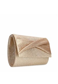 Pochette en paillettes dorées avec un design à rabat plié, de forme ronde et texture lisse. Présente une surface synthétique brillante et aucun matériel visible.