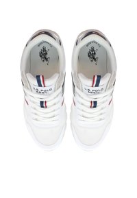 Białe trampki z siateczki i syntetycznej skóry, z czerwonymi i niebieskimi akcentami, wyściełanym kołnierzem oraz logo na języku.