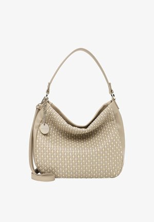 Béžová kožená kabelka s perforovaným vzorem na přední straně, jednoruční rukojetí, odnímatelným ramenním popruhem a malým kulatým kovovým přívěskem připevněným řetízkem.