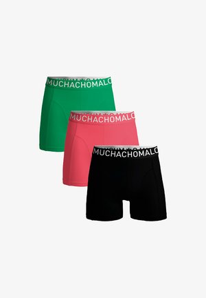 Három pár boxer alsónadrág: zöld, rózsaszín és fekete. Mindegyik puha derékrésszel rendelkezik, amelyen fehér színű "MUCHACHOMALO" felirat található, és sima tapintású.