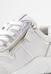 Caprice Sneaker low - white/silver