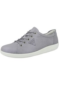 Chaussure décontractée ECCO à lacets gris clair avec empeigne texturée, cinq œillets et semelle en caoutchouc blanche, vue de côté extérieur.