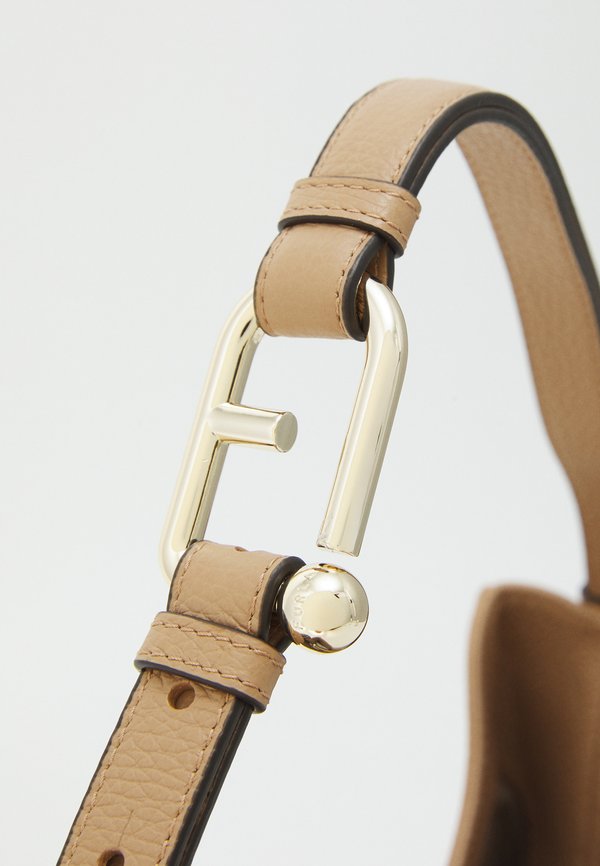 NUVOLA L HOBO - Handbag - deserto4