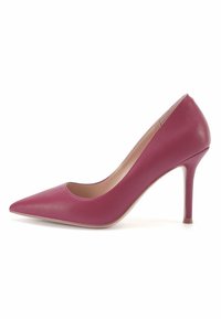 Scarpa con tacco alto a punta in pelle rosa fucsia. Caratterizzata da una texture liscia, un sottile tacco a stiletto e un design classico con un lato a taglio.