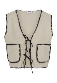Fleece vesta v barvě slonové kosti s hlubokým výstřihem do V, předním zavazováním a dvěma našitými kapsami, obšitá černými kontrastními stehy.