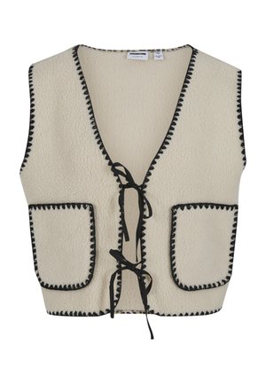 Fleeceväst i off-white med djup V-ringning, frontknäppning och två påsydda fickor, kantad med svart kontrastsöm.