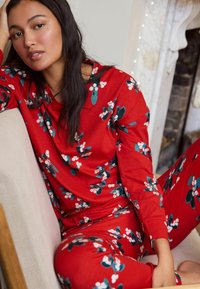 Next LONG SLEEVE SET - Pyžamová sada - red mistletoe