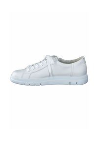 Zapatilla de piel blanca con textura suave, puntera redonda, cierre de cordones, plantilla acolchada y suela de goma flexible con ranuras horizontales.