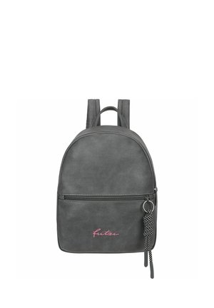 Grauer Rucksack aus Kunstleder mit abgerundeter Form, oberem Tragegriff, verstellbaren Riemen, vorderer Reißverschlusstasche und pinkfarbenem Logo-Akzent.