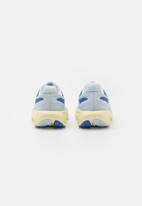 New Balance FRESH FOAM X 1080 V13 - Tenisice za cestovno trčanje - starlight