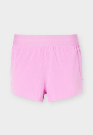Pinke Sportshorts mit breitem elastischem Bund und subtil perforiertem Quadratmuster, gestaltet für Atmungsaktivität und Komfort.