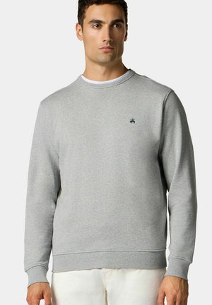 Grauer Sweatshirt aus einem Baumwollmischgewebe. Es hat einen Rundhalsausschnitt, lange Ärmel, gerippte Bündchen und ein kleines Logo auf der Brust.