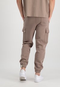 Alpha Industries Kapsáče - organic brown