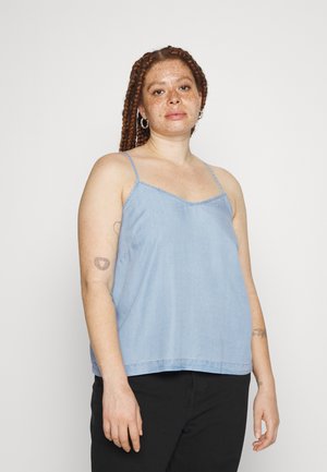 Camisola de denim azul claro com alças finas, decote em V e detalhes com costura nas bordas. Tecido suave, fit confortável.
