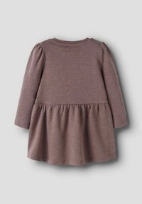Langärmliges Kleid in einem gedämpften Mauve-Ton, aus weichem Stoff mit geraffter Taille, ausgestattet mit einem runden Ausschnitt und elastischen Puffärmeln.
