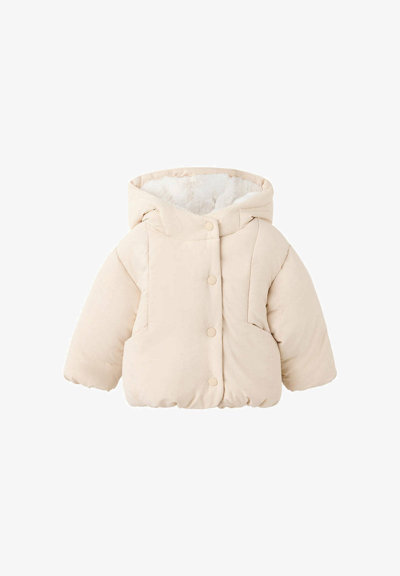 Veste d'hiver matelassée couleur crème pour enfants avec capuche fixée et fermeture par boutons, présentée sur fond blanc.