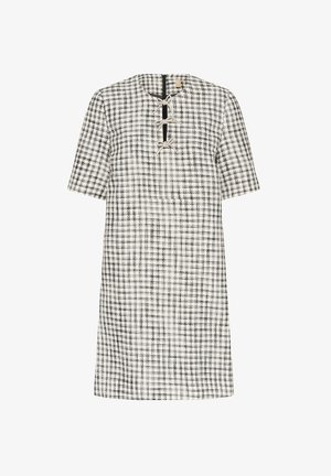 Rövid ujjú ruha fekete-fehér kutyafog mintával, magas nyakkivágással és elülső megkötéssel.