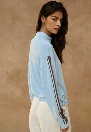 Next, REGULAR FIT - LIGHTWEIGHT FUNNEL NECK ZIP JACKET - Strickjacke - light blue