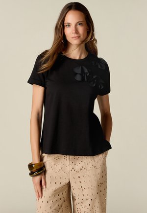 Oltre, T-SHIRT CON APPLICAZIONE FLOREALE - Printtipaita - nero
