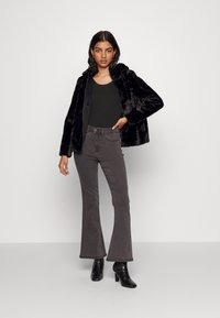 Vero Moda Petite VMDANIMAXI O-NECK - Camisola de manga comprida - black