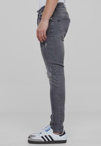 2Y Premium Džíny Slim Fit - grey
