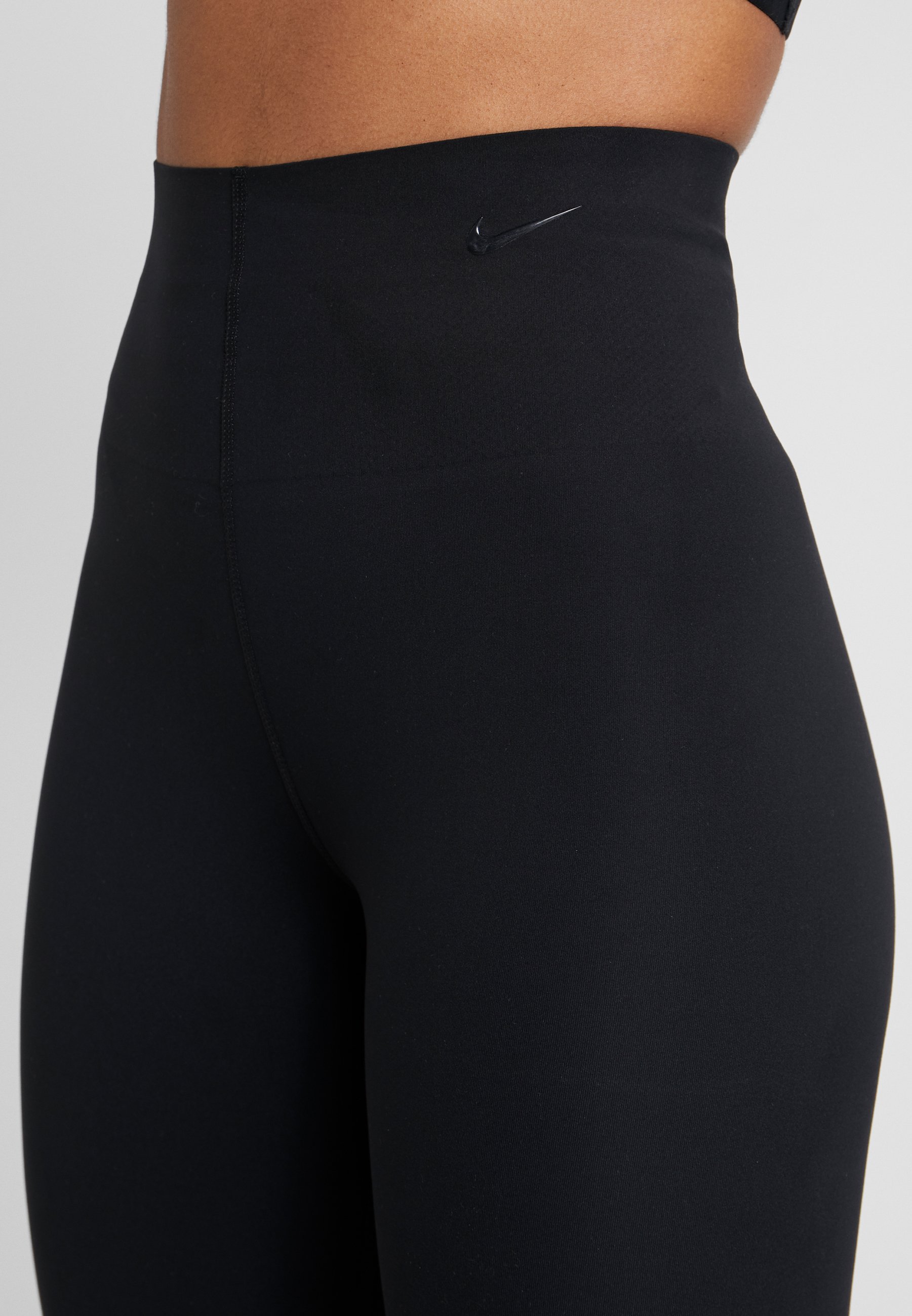 nike performance sculpt lux