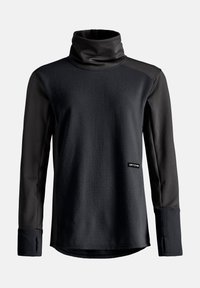 Schwarzes Langarmoberteil mit hohem Kragen, das eine strukturierte Vorderseite und glatte Ärmel aufweist, sowie ein Logo auf der unteren linken Seite.