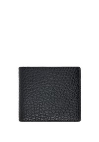 Czarny skórzany portfel o teksturowanej powierzchni, składany w formacie bi-fold, z wytłoczonym logo marki z przodu. Minimalistyczna konstrukcja i smukły kształt.