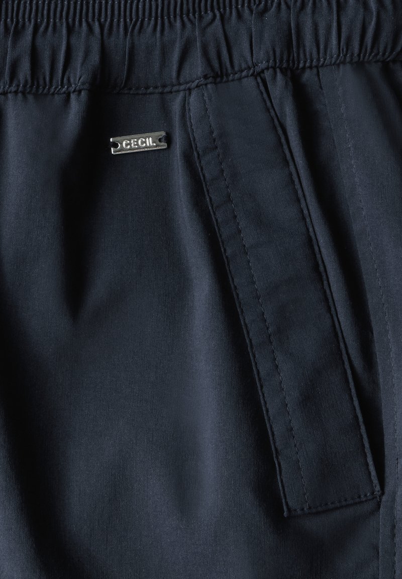 Cecil Damesbroek, Balmy Khaki, 29