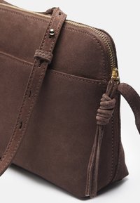Zign LEATHER - Skulderveske - dark brown
