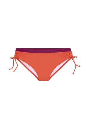 Bikini dno z oranžnim prednjim delom in vijoličnim pasom, z bočnimi zategovanji in gladko teksturo. Oblikovano z nabranimi detajli na straneh.
