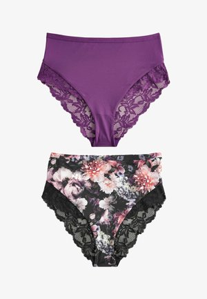 Lilla kõrge vöökohtadega aluspüksid pitsäärtega ja mustad lillemustrilised aluspüksid pitsdetailidega, millel on sile kanga tekstuur.