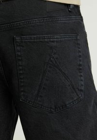 Thumbnail Image 7