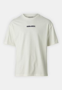 Short-sleeve, off-white cotton t-shirt featuring a graphic print reading "SHIN-JUKU" and "TEMPLE GARDENS" in black. Regular fit.