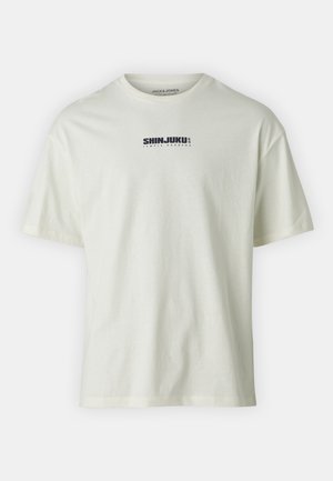 Kurze Ärmel, cremefarbendes Baumwoll-T-Shirt mit einem grafischen Druck, auf dem "SHIN-JUKU" und "TEMPLE GARDENS" in Schwarz steht. Reguläre Passform.