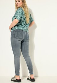 Studio Untold Vaqueros pitillo - blue grey denim