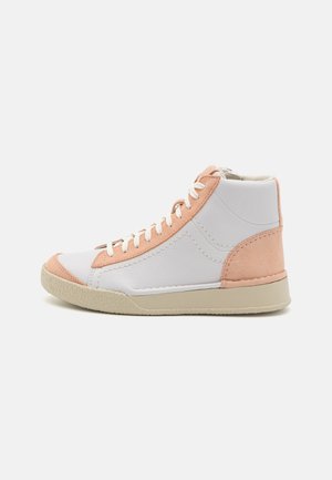 Clarks CRAFTCUP RISE - Ψηλά αθλητικά παπούτσια - pale peach
