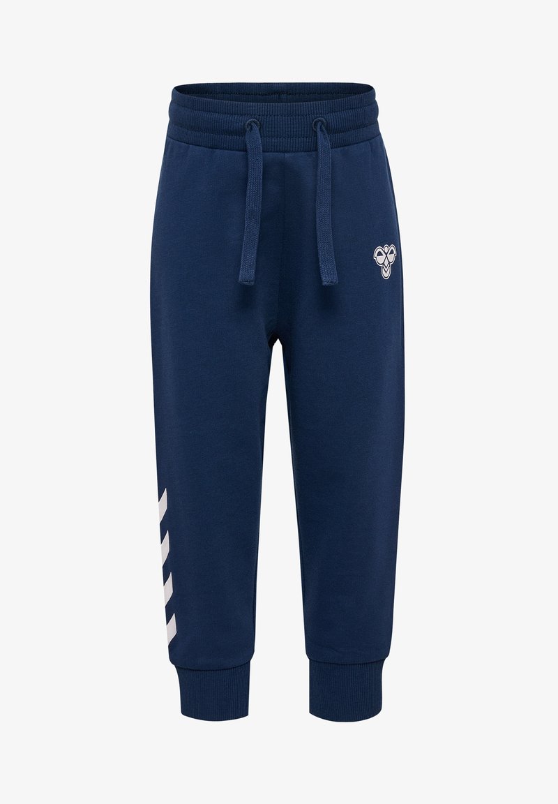 Granatowe spodnie dresowe wykonane z mieszanki bawełny, z ryflowanym pasem ze sznurkiem, białą boczną paskiem oraz elastycznymi mankietami. Małe logo z przodu.
