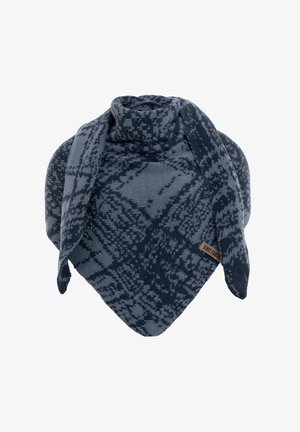 Donkerblauwe gebreide sjaal met een getextureerd geometrisch patroon, voorzien van een gevouwen ontwerp en een kort label met de tekst "Knit Factory."