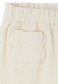 Cremefarbene Cordhosen mit gerippter Textur, ausgestattet mit einem gewellten Taschendetail und einem elastischen Bund.