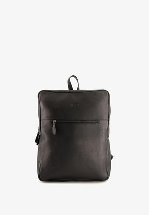 Schwarzlederner Rucksack mit glatter Textur, quadratischer Form, vorderer Reißverschluss-Tasche und einem oberen Griff. Mit dem eingravierten Markennamen "Venezia".