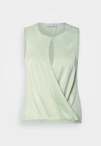 Haut sans manches vert clair avec une découpe en forme de trou de serrure, un design avant torsadé, un tissu doux et un col rond avec une fermeture par bouton.