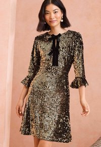 Love & Roses REGULAR FIT - SEQUIN BOW DETAIL - Koktélruha / Partiruha - gold
