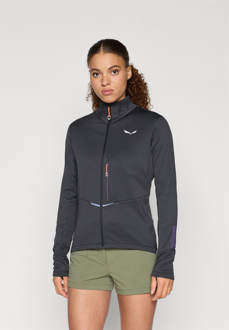 Μαύρο ελαφρύ μπουφάν με ψηλό γιακά, αντίθετο πορτοκαλί φερμουάρ και μοβ λεπτομέρειες. Υφασμάτινη δομή με εφαρμοστή σχεδίαση και τσέπες με φερμουάρ.