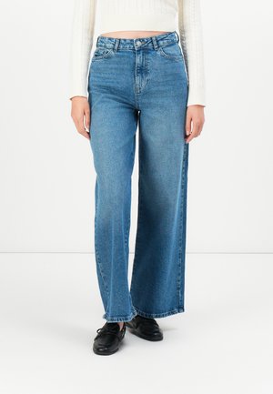 Bredde jeans i blå denim med høy midje, med beltehemper og frontlukkeknapp. Materialet har en lett falming og glatt tekstur.
