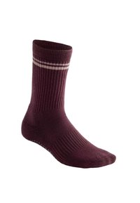 Burgundské ponožky do dĺžky kolien vyrobené z rebrovanej látky, s dvoma kontrastnými bielymi pruhmi okolo vrchu. Mäkká textúra a priliehavý strih.