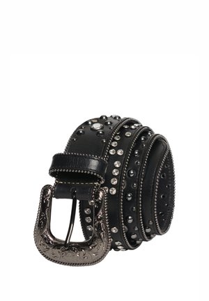 Ceinture en cuir noir ornée de clous en argent et de strass, avec une boucle en argent ornée et des coutures détaillées le long des bords.