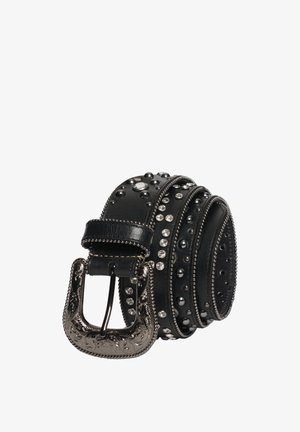 Zwarte leren riem met zilveren studs en rhinestones, voorzien van een versierde zilveren gesp en gedetailleerde stiksels langs de randen.
